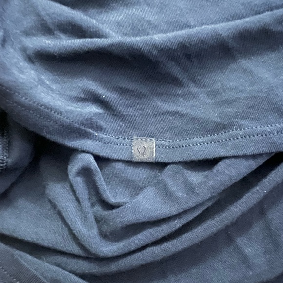 Navy lululemon size 2 tank - Picture 3 of 3